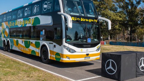Mercedes-Benz Camiones y Buses afianza la seguridad para conductores y pasajeros