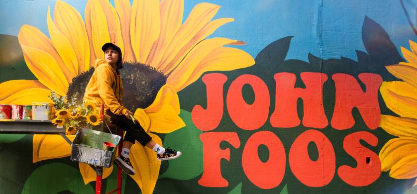 John Foos presentó su nuevo modelo de zapatillas con una intervención artística en Palermo