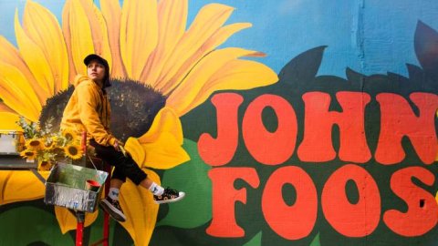 John Foos presentó su nuevo modelo de zapatillas con una intervención artística en Palermo