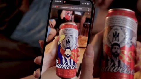 Acción de Budweiser: logró que las latas de Leo Messi hablen