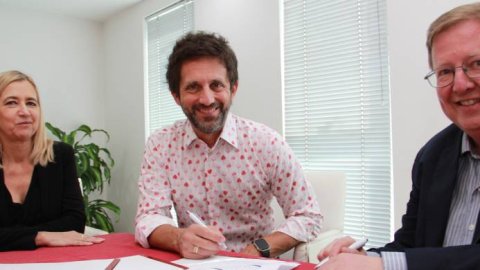 Interact y UCEMA firman un convenio educativo sumando colaboración y beneficios para los socios