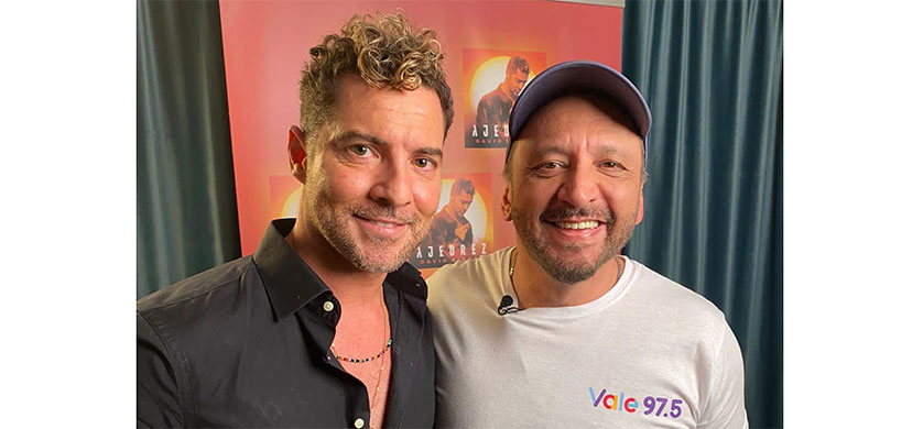 David Bisbal celebró sus 20 años de carrera junto a Vale 97.5