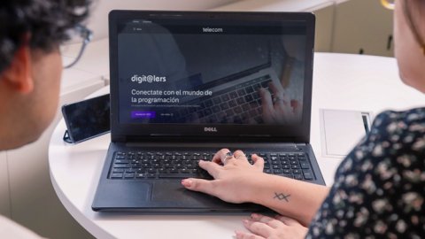 Telecom abre inscripción para 1.500 becas en tecnología y programación