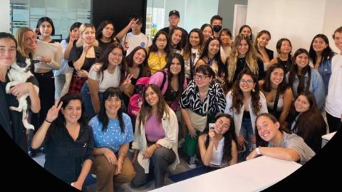 Dentsu Creative y Círculo de Creativas de Chile realizan charla a estudiantes de publicidad