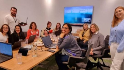 Grupo Perfil presentó sus plataformas radiales y televisivas al equipo de Stellantis en STARCOM