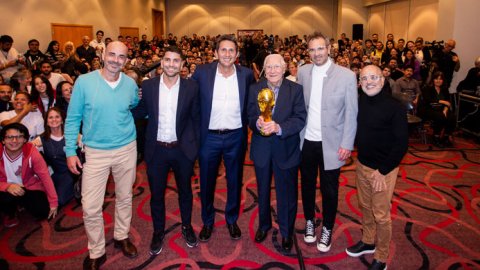 Torneos anunció el lanzamiento de “El Camino a la Gloria”, el libro  oficial de la AFA editado por El Gráfico 