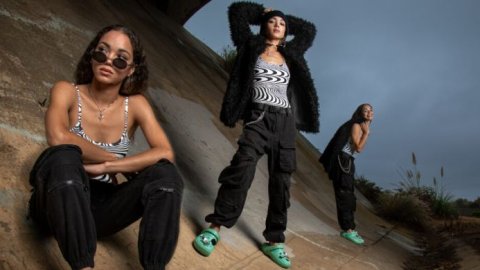 Crocs lanza una campaña para mostrar el "lado suave" de sus consumidores