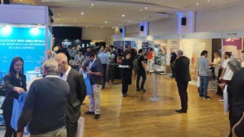 Se reúnen los principales actores de la industria de Internet para promover el crecimiento de la conectividad