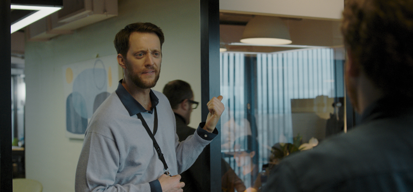 Globant presenta "I AI", el nuevo comercial de la saga "Stuck in Consultancy"