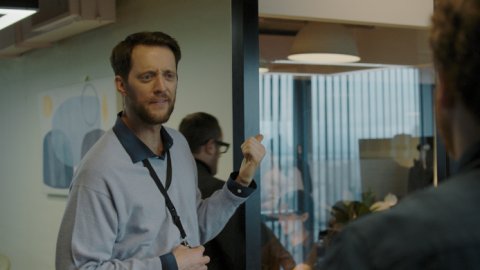 Globant presenta "I AI", el nuevo comercial de la saga "Stuck in Consultancy"