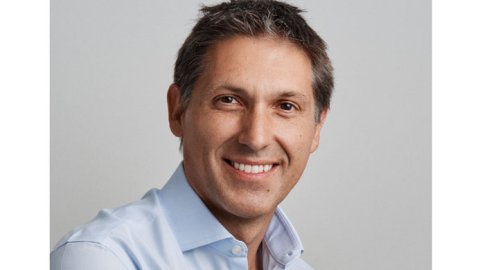 La importancia de liderar desde atrás para construir equipos resilientes e innovadores