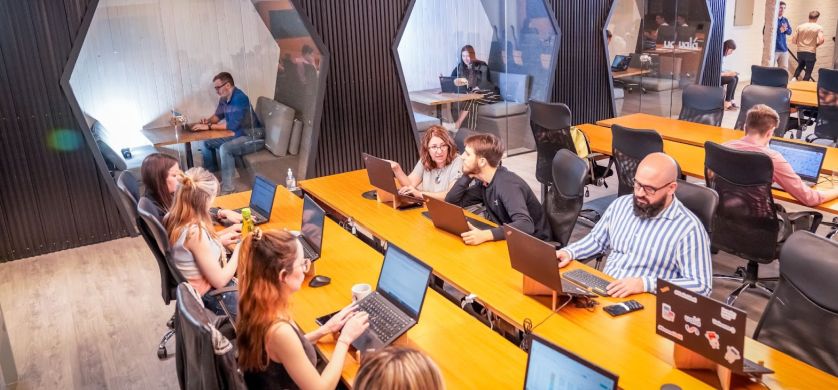 Ualá busca personas mayores de 50 años para sumar a su equipo de trabajo