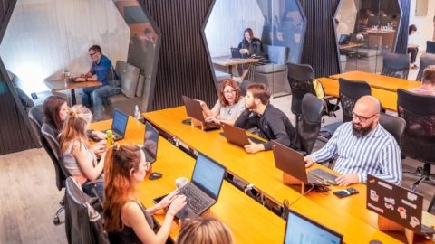 Ualá busca personas mayores de 50 años para sumar a su equipo de trabajo