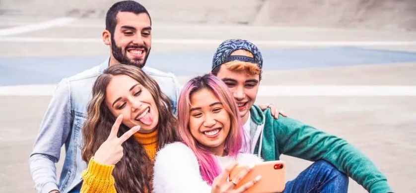La GEN-Z está cambiando la moda y la música: cómo y por qué están tan conectadas