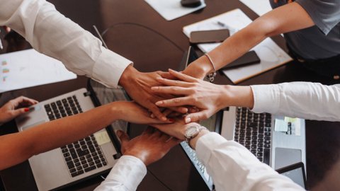 Batalla por el talento: estrategias para formar equipos en plena escasez