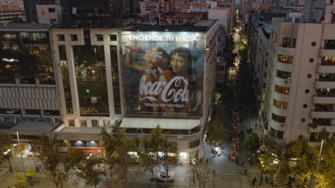 Coca-Cola Chile, un caso de éxito en OOH Y MOOH desarrollado integralmente por Latcom
