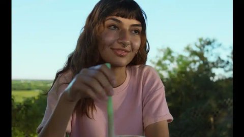 Instagram captura la esencia de la Generación Z en dos nuevos spots