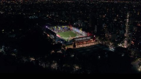 Mamá Húngara y Laugh presentan una épica campaña de Bplay y la LPF