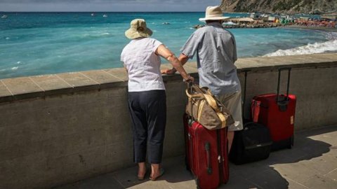 Los argentinos quieren viajar: el consumo de minutos en sitios y apps de viajes incrementó un 84%