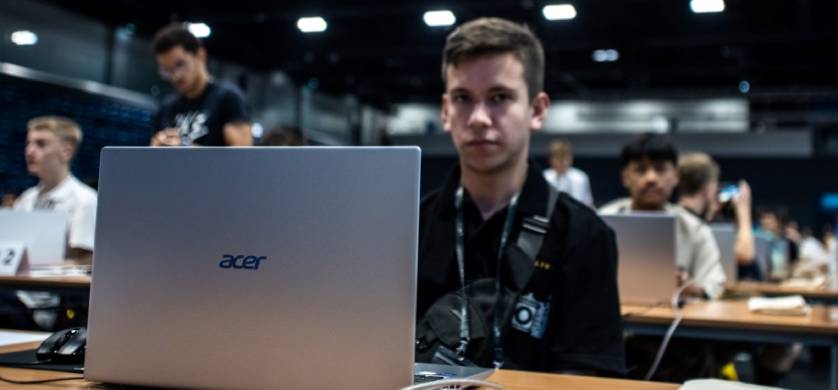 Acer empodera a jóvenes en la olimpiada internacional de informática 2023