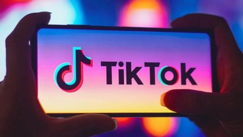 TikTok se alía con Wikipedia e integra pequeños textos y enlaces a la web