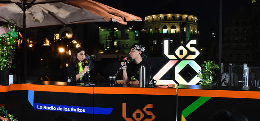 Trueno brindó una entrevista íntima en el estudio abierto Los40