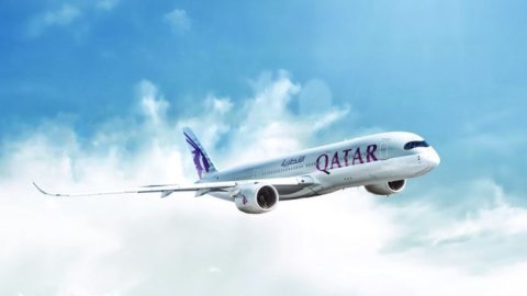 Qatar Airways elige Starlink de Elon Musk para brindar internet gratuita a bordo