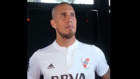 Adidas y River celebran 40 años ininterrumpidos de alianza