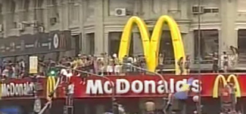 Arcos Dorados presentó “Obelisco”, el nuevo comercial que destaca su icónico local