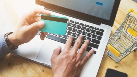 El 50% de los latinoamericanos realizan la mitad de todas sus compras en línea