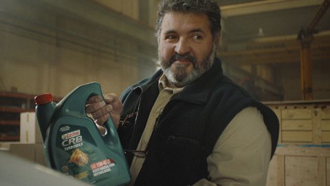 Castrol celebra a los "Capos del Capot", creado por GUT y producido por Oruga Cine