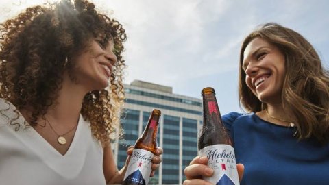 "Too good to be True", la nueva campaña de Michelob Ultra creada por GUT São Paulo