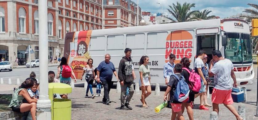 Visión Marcas tendrá la comercialización exclusiva de todo el parque de colectivos de la Costa Atlántica