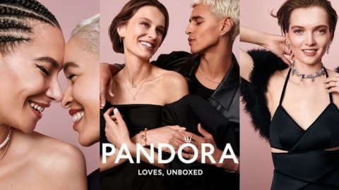 Pandora lanza nueva campaña navideña:  "Loves, unboxed" 