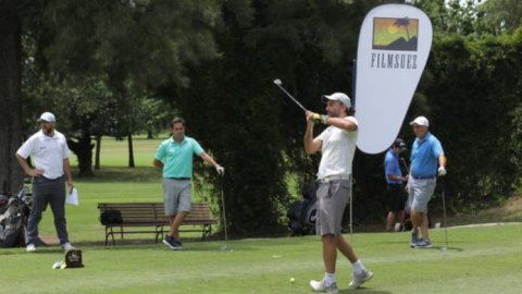 Film Suez cierra el año a puro golf