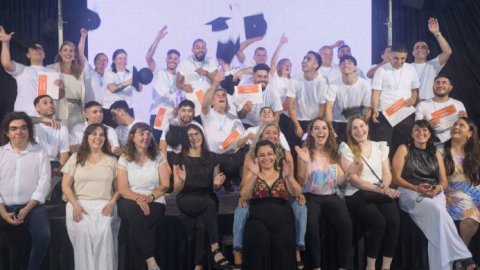 Más de 50 colaboradores de Essen terminaron el secundario gracias a su programa “Segunda oportunidad”