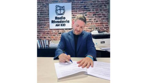 Jonatan Viale seguirá en Radio Rivadavia