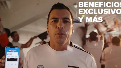 Chile: Esteban Paredes protagoniza la nueva campaña de Super y Mercado Pago