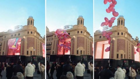Con una activación, Callao City Lights llena de corazones el centro de Madrid
