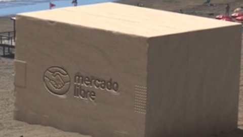Mercado Libre lleva una “caja gigante” a las playas de Mar del Plata