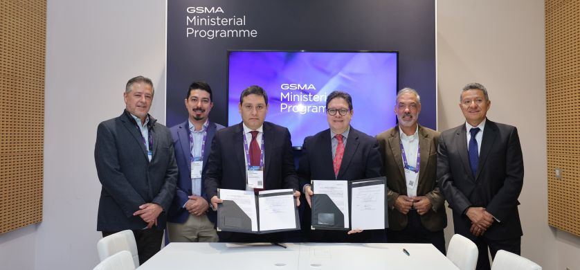 Colombia: DIRECTV firmó un acuerdo con el Gobierno para llevar la TV satelital a zonas apartadas