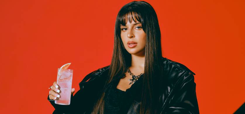 Smirnoff presenta una alianza con la estrella Nathy Peluso para celebrar el poder del “nosotros”