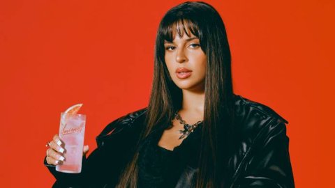 Smirnoff presenta una alianza con la estrella Nathy Peluso para celebrar el poder del “nosotros”