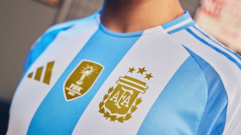 Adidas presenta las nuevas camisetas de la selección argentina