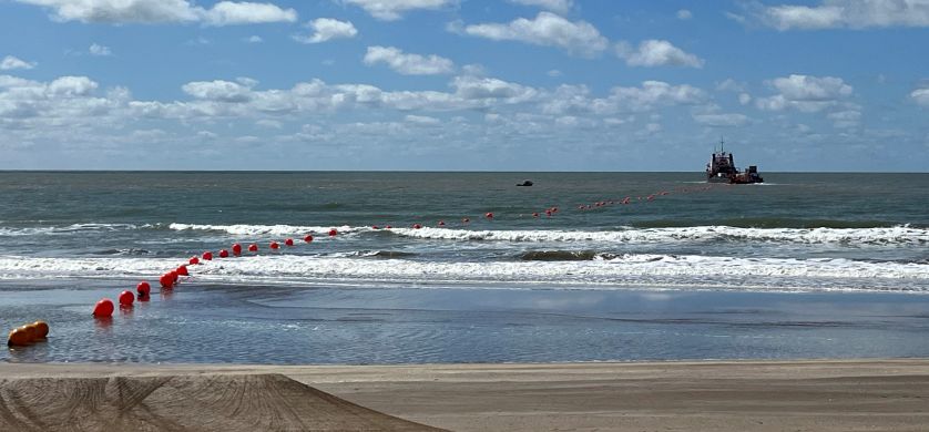 El cable submarino Firmina llegó a la Argentina