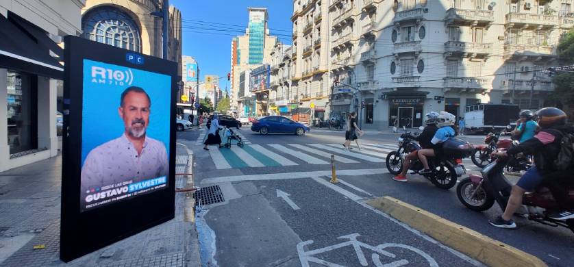 Las campañas de Pop, Radio 10 y C5N ya están en las calles de Buenos Aires