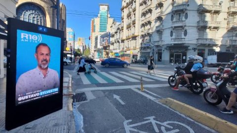 Las campañas de Pop, Radio 10 y C5N ya están en las calles de Buenos Aires
