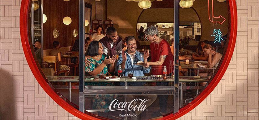 La nueva campaña de Coca-Cola busca resaltar los momentos mágicos alrededor de la mesa