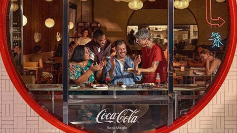 La nueva campaña de Coca-Cola busca resaltar los momentos mágicos alrededor de la mesa