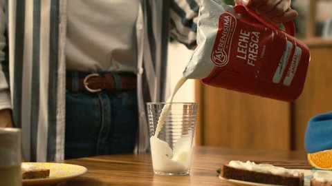 “Volvamos a lo esencial”, nueva campaña de CraveroLanis para La Serenísima